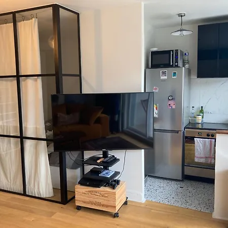 Apartment Quietude Au Village Jourdain Paris