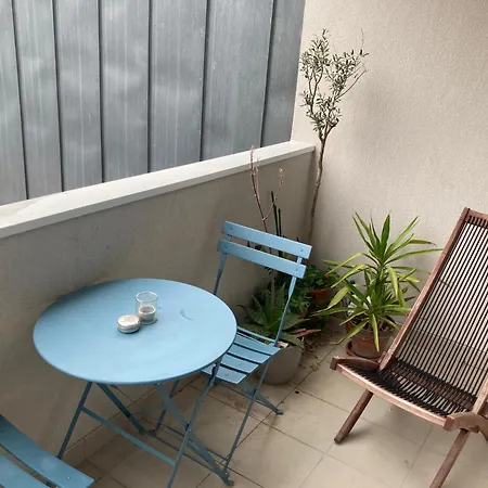 Apartment Quietude Au Village Jourdain Paris