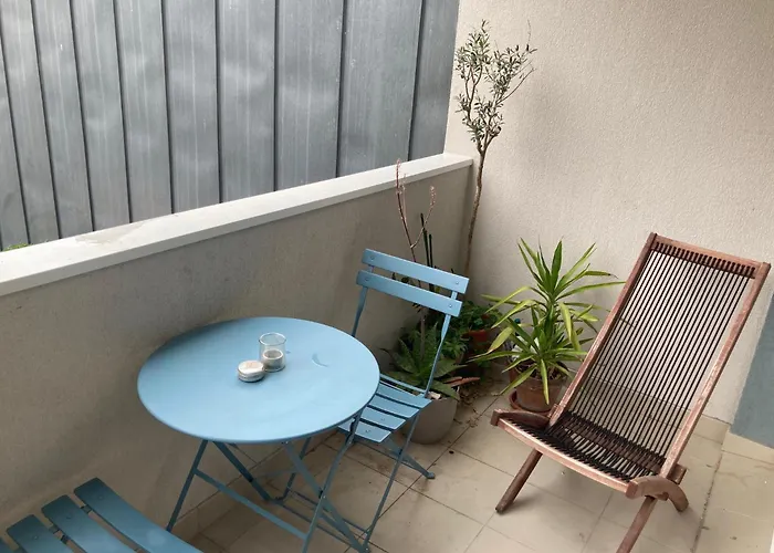 Apartment Quietude Au Village Jourdain Paris